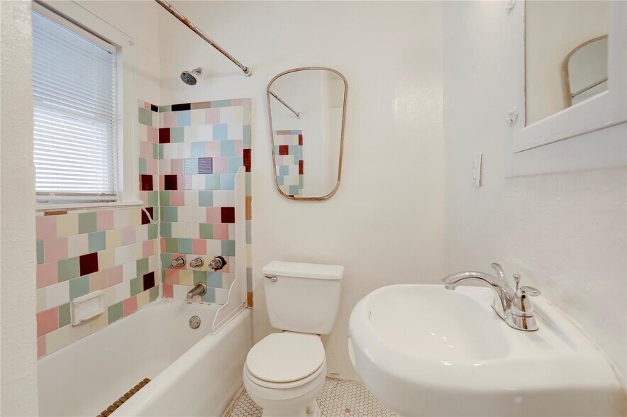 More Photos Of 607 W Pierce St, Houston Apartments For Sale