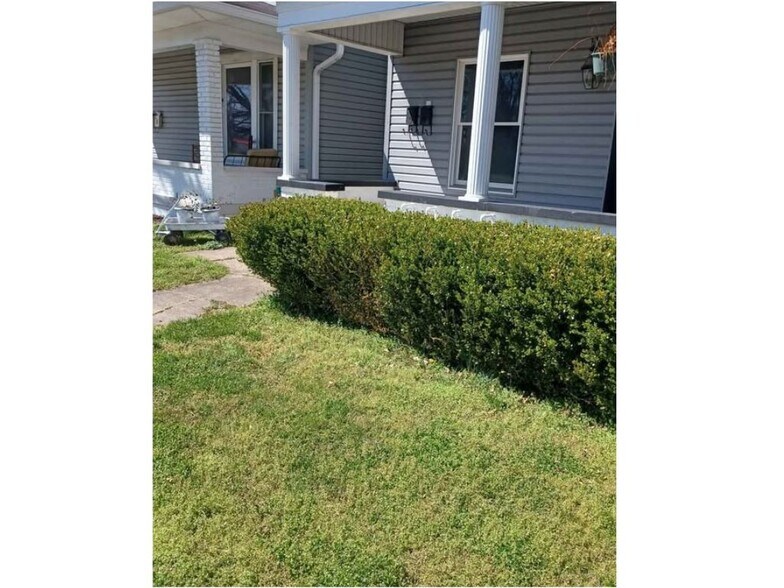 More Photos Of 322 W Market St, New Albany Multifamily For Sale
