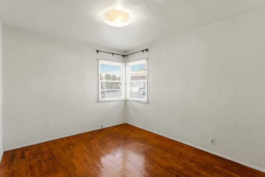 More Photos Of 2553 Nina St, Pasadena Apartments For Sale