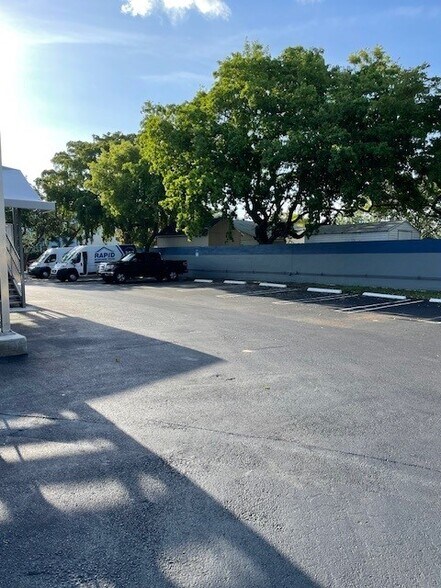 More Photos Of 905 SW 14th Ave, Delray Beach Flex For Lease