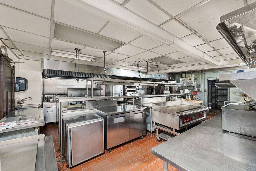 More Photos Of 1302 Main st, Saint Cloud Restaurant For Sale