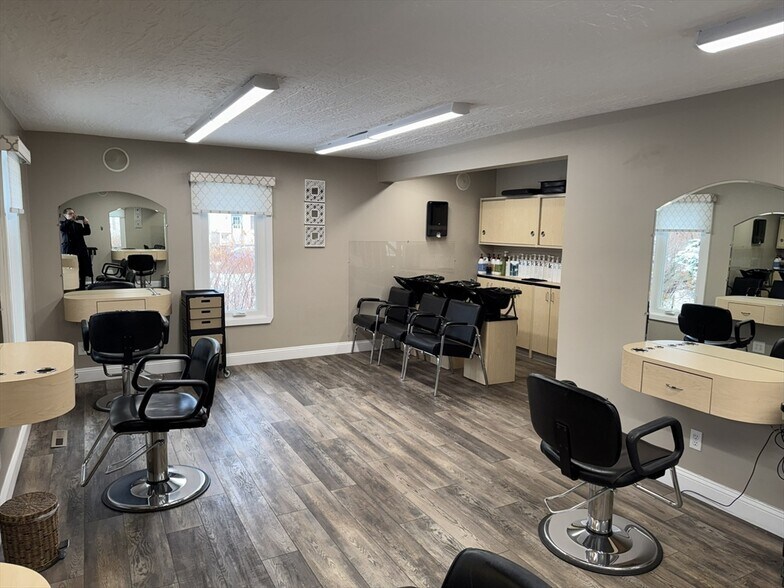 More Photos Of 622 Boston Rd, Billerica Freestanding For Lease