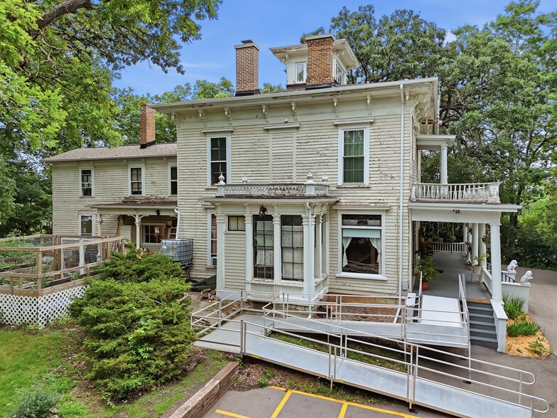 More Photos Of 2200 W Memorial Dr, Janesville Hospitality For Sale