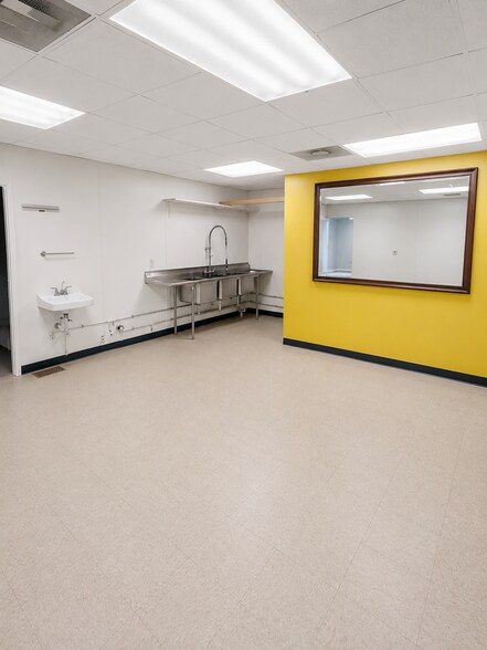More Photos Of 272 Highway 41 N, Barnesville Office For Sale