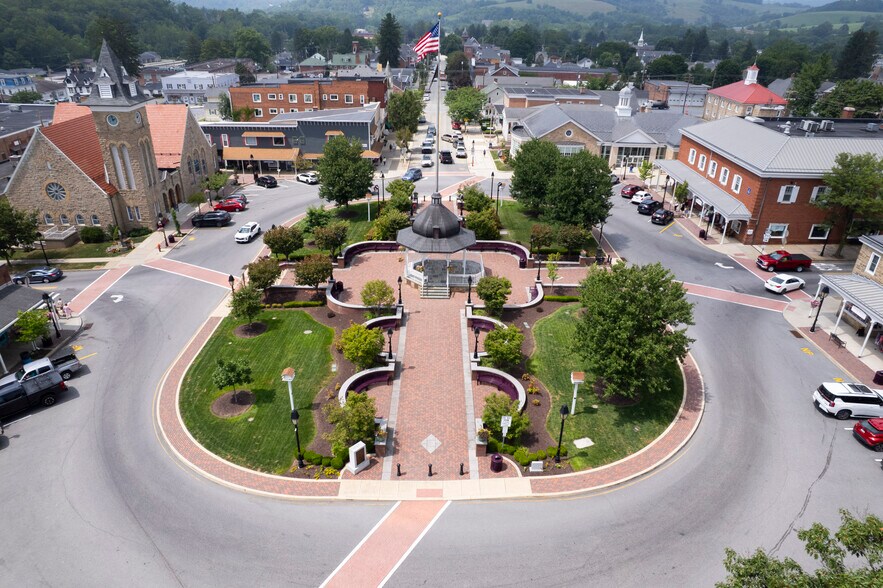 More Photos Of 137 E Main St, Ligonier Township Storefront Retail Residential For Sale