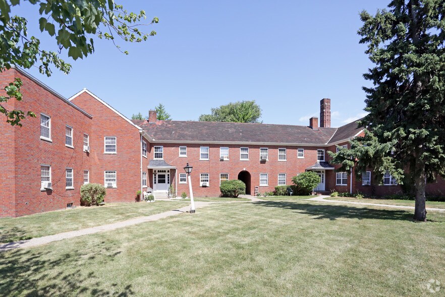 More Photos Of 3333 Grand Ave, Des Moines Apartments For Sale