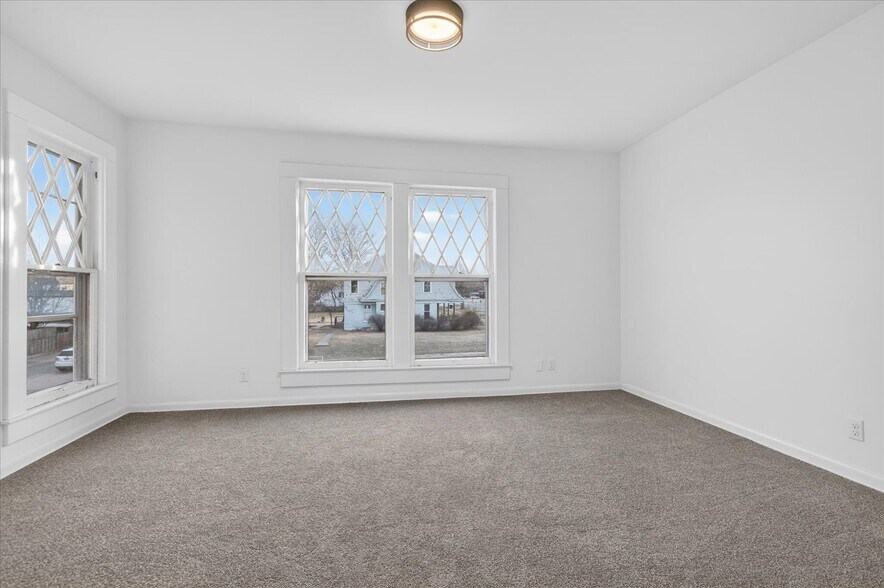 More Photos Of 822 S Johnstone Ave, Bartlesville Freestanding For Sale