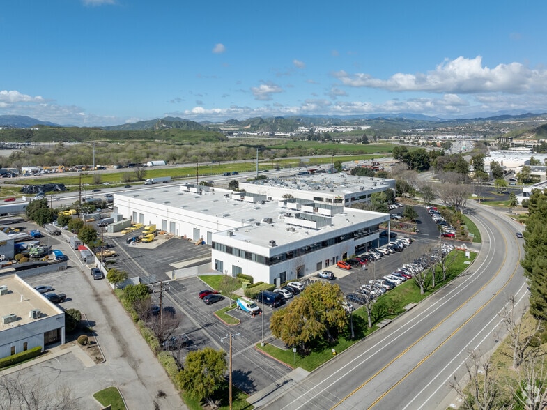 More Photos Of 28159 Avenue Stanford, Valencia Light Distribution For Lease