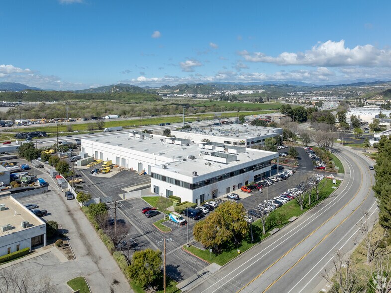 More Photos Of 28159 Avenue Stanford, Valencia Light Distribution For Lease