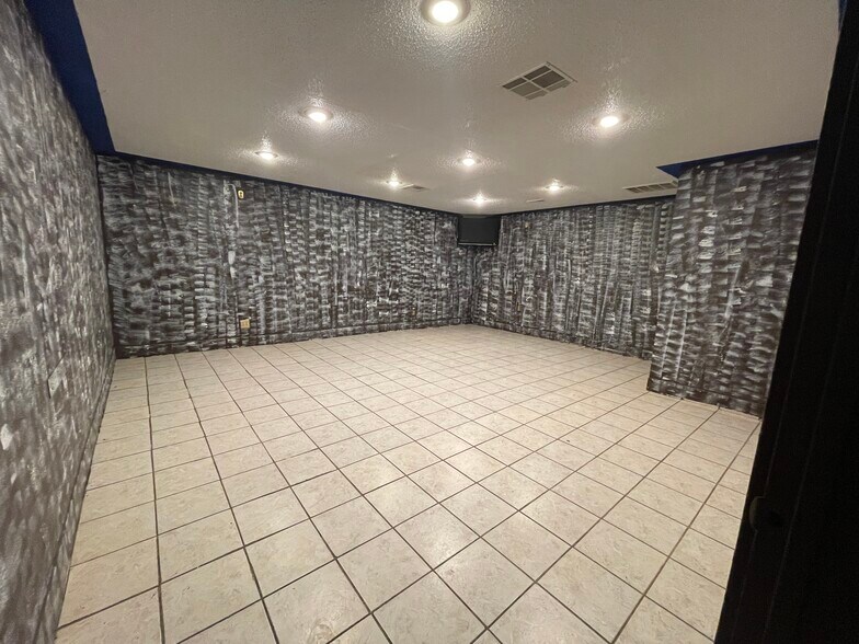 More Photos Of 105 W Main St, Elk Point Specialty For Sale