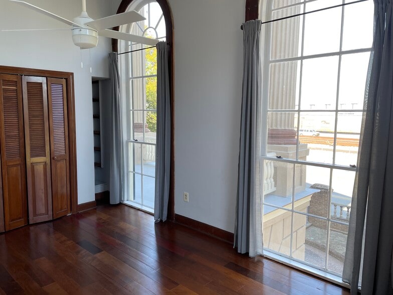 More Photos Of 635 E Bay St, Charleston Office Residential For Lease