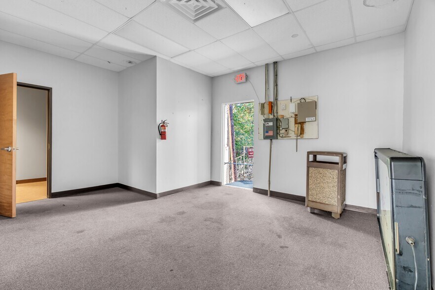 More Photos Of 313-323 N Spur 63, Longview Storefront Retail Office For Sale