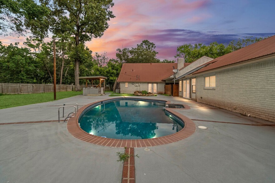 More Photos Of 2042 Teal Dr, Spring Dormitory For Sale