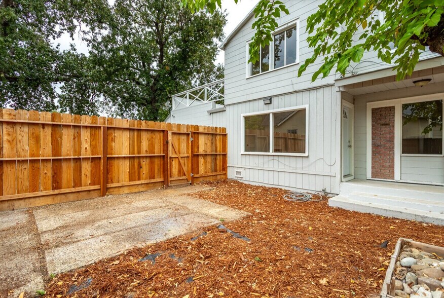 More Photos Of 1025 Parkview Ave, Redding Multifamily For Sale