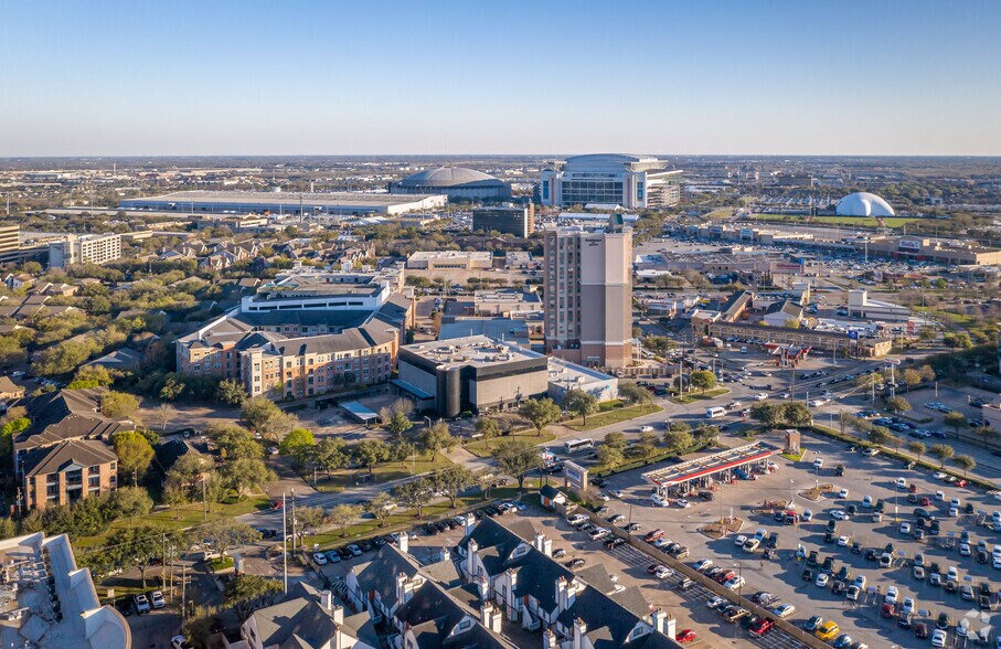 More Photos Of 7807 Main St, Houston General Retail For Sale