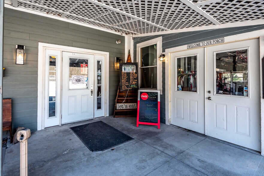 More Photos Of 5527 Oregonia Rd, Oregonia Restaurant For Sale