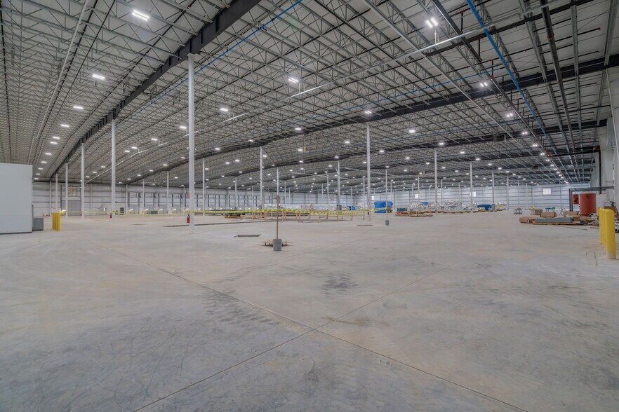 More Photos Of 2677 Huntington Park Dr, Loudon Warehouse For Lease