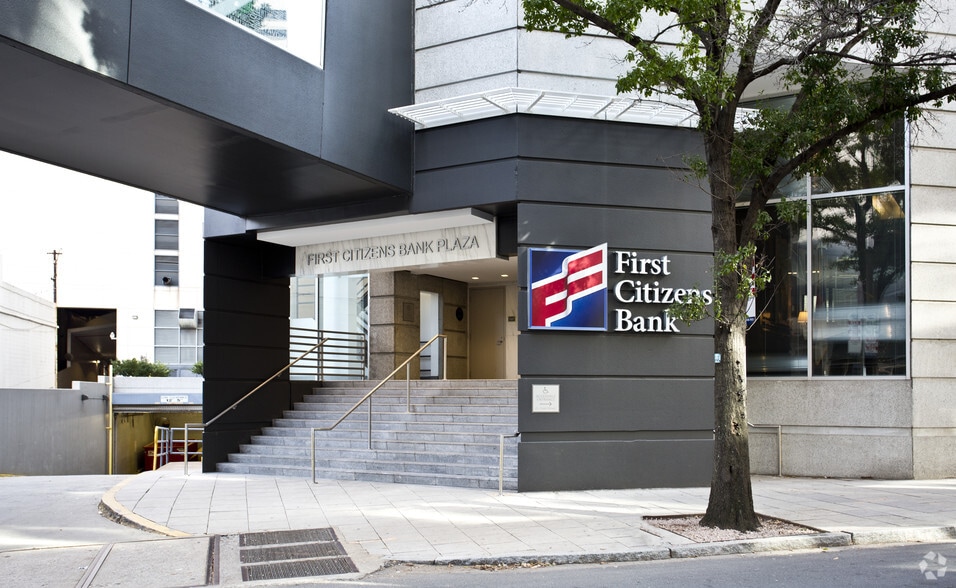 More Photos Of 128 S Tryon St, Charlotte Office For Lease