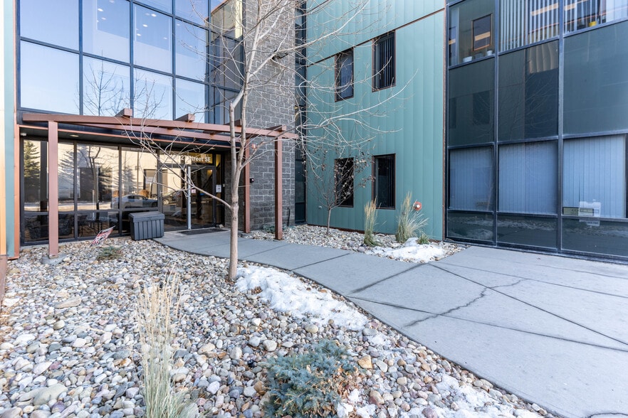 More Photos Of 11420 27th St SE, Calgary Medical For Lease