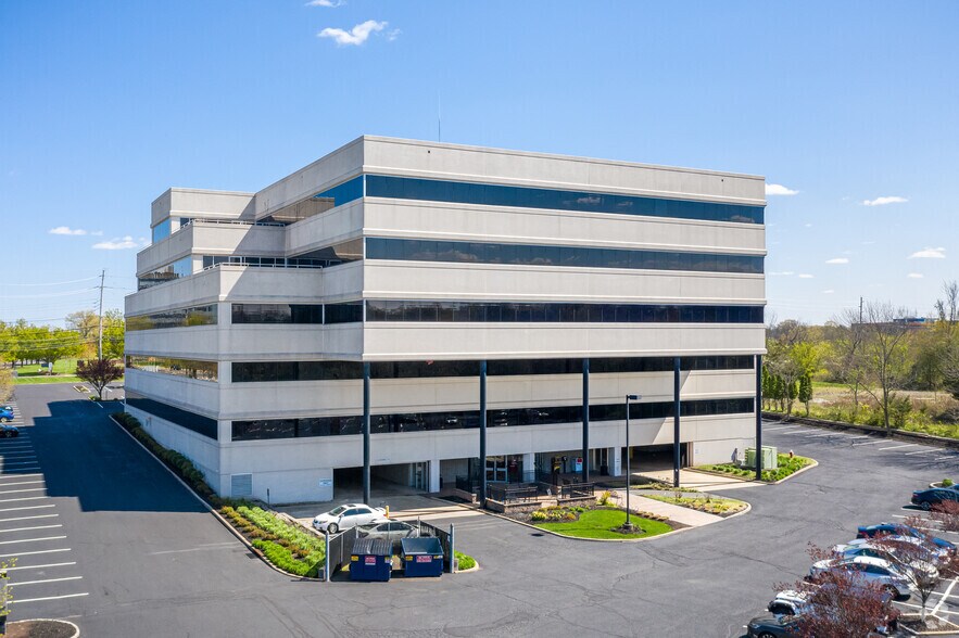 More Photos Of 285 Davidson Ave, Somerset Office For Lease