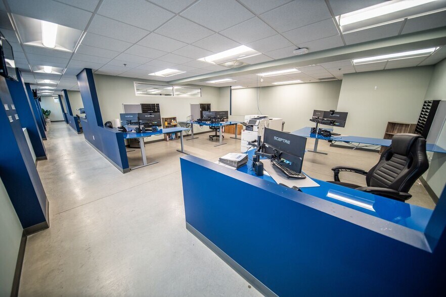 More Photos Of 1820 14th St NW, Rochester Showroom For Sale