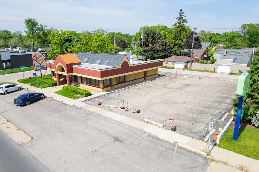 Primary Photo Of 32302 Woodward Ave, Royal Oak Freestanding For Lease