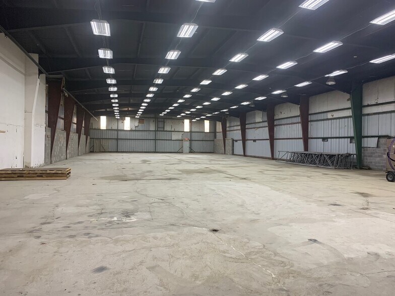 More Photos Of 969 Ohio Pike, Cincinnati Flex For Sale