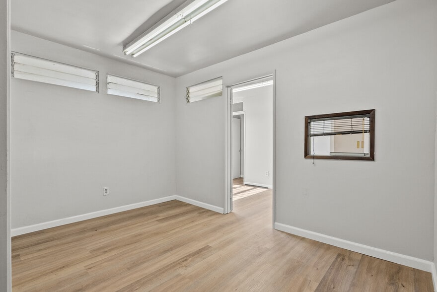 More Photos Of 6004 W Pico Blvd, Los Angeles Storefront For Lease