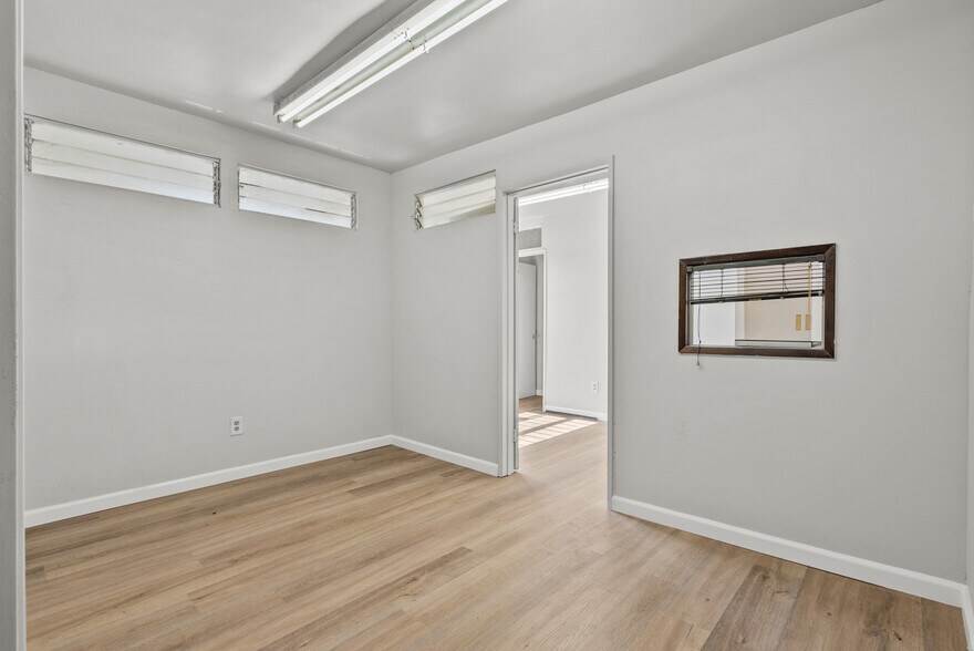 More Photos Of 6004 W Pico Blvd, Los Angeles Storefront For Lease