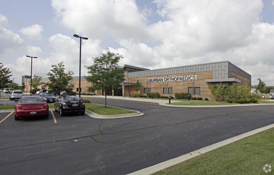 More Photos Of 1110-1124 Schick Rd, Bartlett Medical For Lease