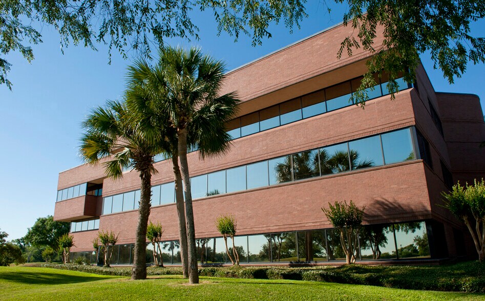 More Photos Of 4001 Technology Dr, Angleton Office For Lease