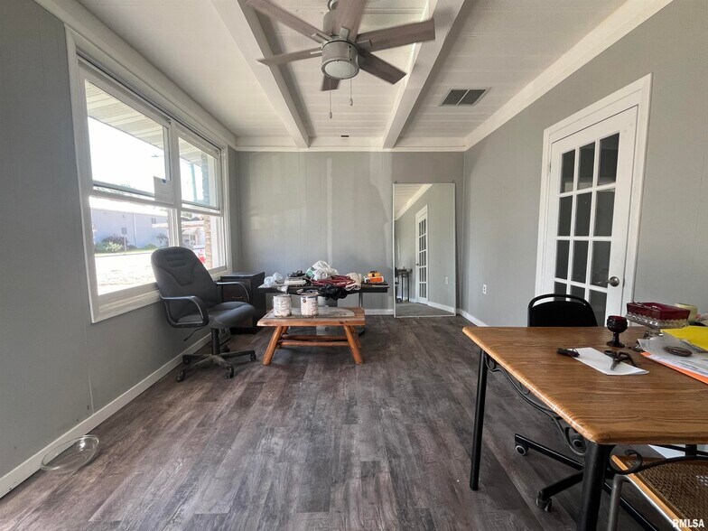 More Photos Of 421 E Moneta Ave, Peoria Heights Self Storage For Sale