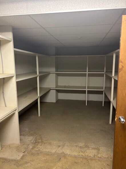 More Photos Of 418 W Peace St, Raleigh Warehouse For Lease