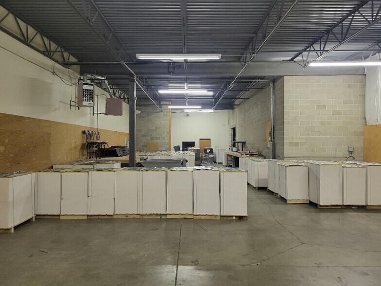 More Photos Of 521 Byers Rd, Miamisburg Light Distribution For Sale