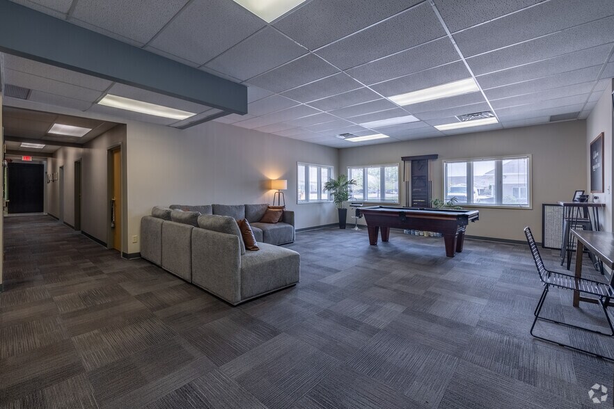 More Photos Of 85 Executive Pky, Hudson Unknown For Lease