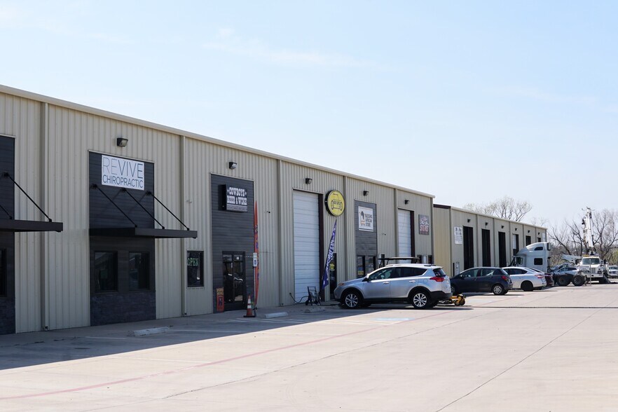 More Photos Of 12525 N Saginaw Blvd, Fort Worth Flex For Sale