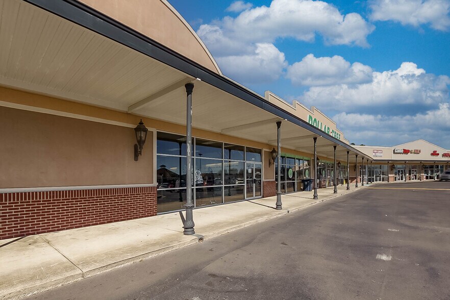 More Photos Of 5550 McFarland Blvd, Northport General Retail For Lease