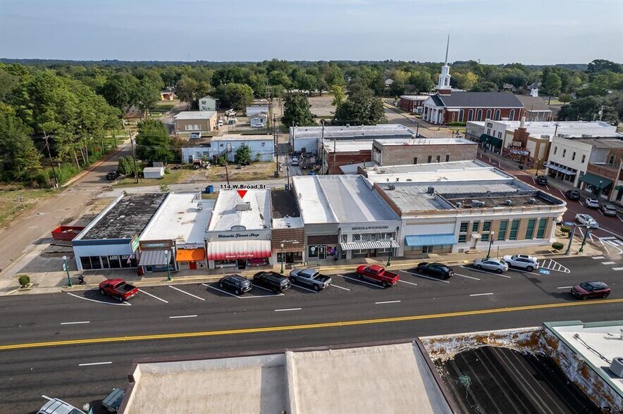 More Photos Of 114 W Broad St, Mineola Storefront For Sale