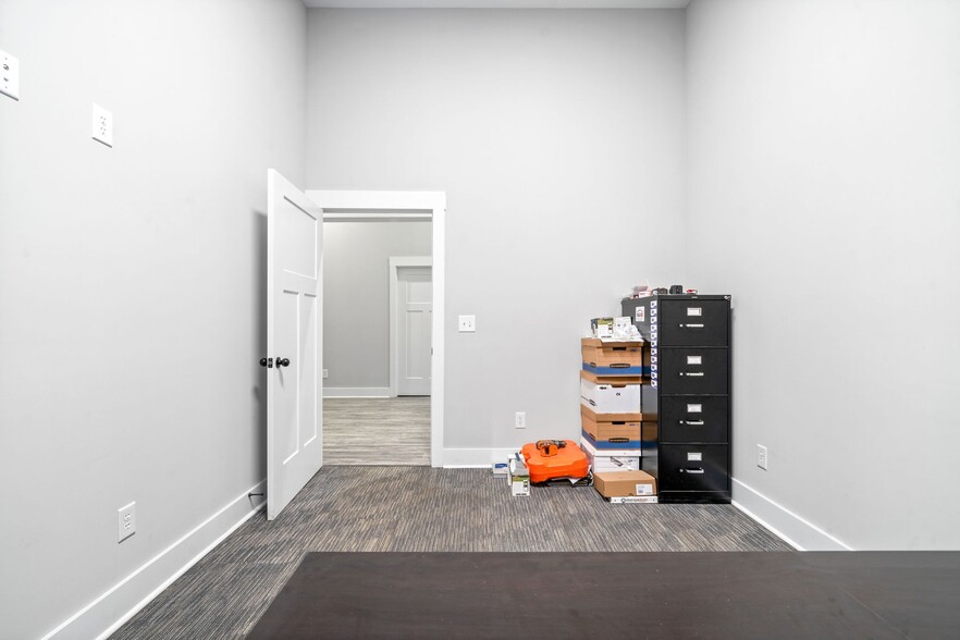 More Photos Of 1811 Mercantile Dr, Clarksville Light Distribution For Lease