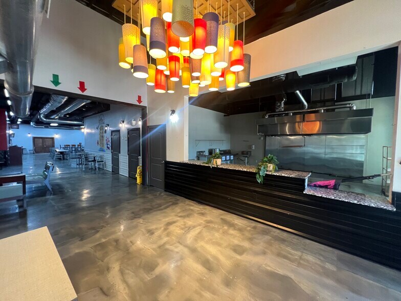 More Photos Of 206 N Oak St, Roanoke Restaurant For Sale