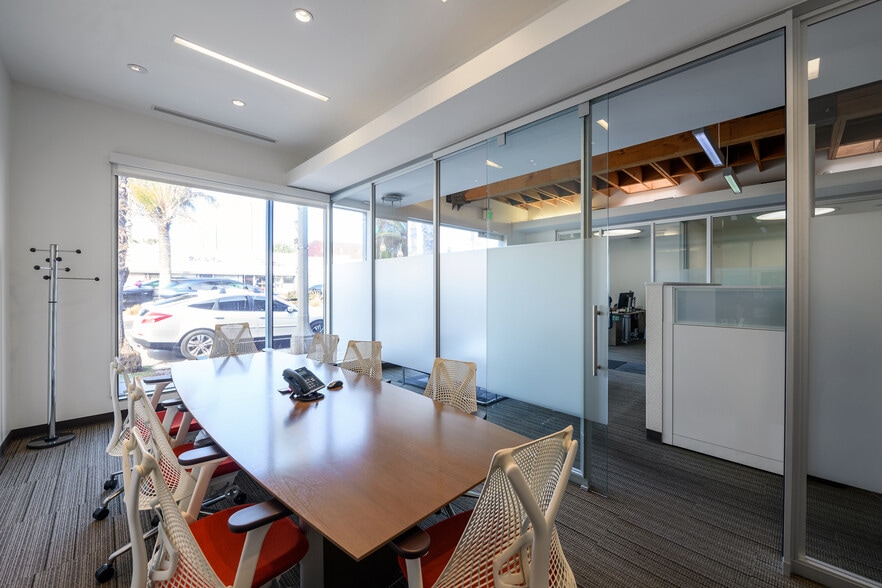 More Photos Of 2512 Wilshire Blvd, Santa Monica Storefront Retail Office For Lease