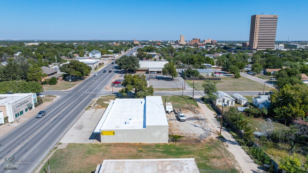 More Photos Of 817 Butternut St, Abilene Flex For Sale