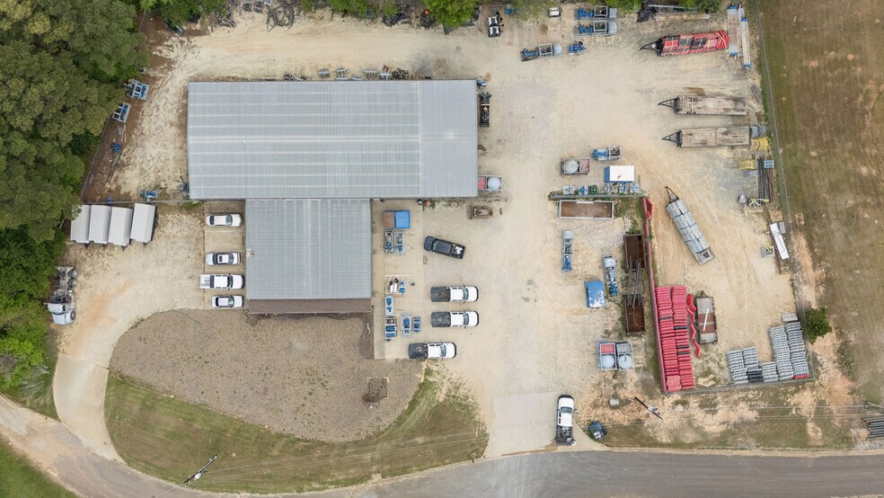 More Photos Of 1510 TX-135, Kilgore Warehouse For Sale