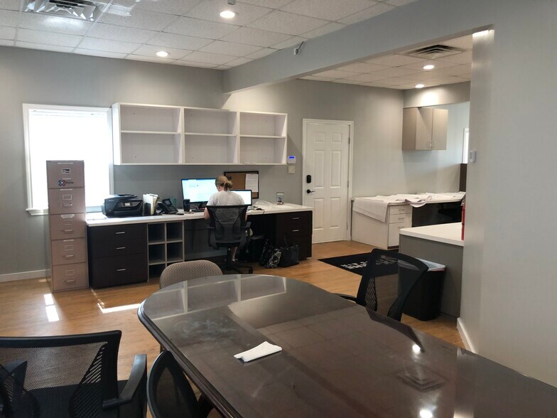 More Photos Of 602 S Loop 4, Buda Warehouse For Lease