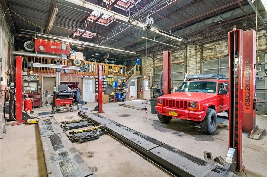 More Photos Of 45845 Cr-48, Southold Auto Repair For Sale
