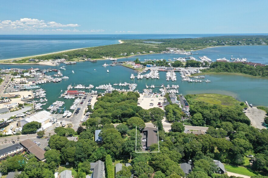 More Photos Of 411 W Lake Dr, Montauk Hotel For Sale