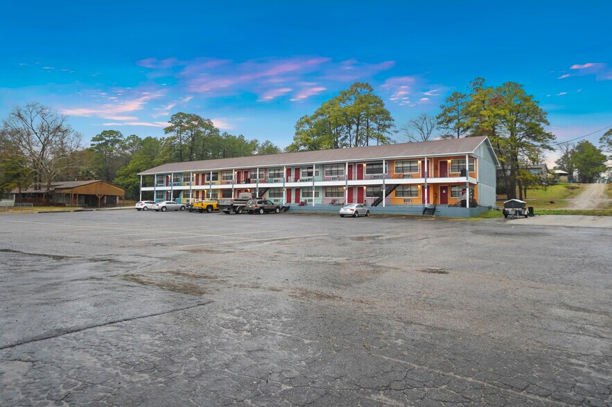 More Photos Of 371 Navaho Trl, Onalaska Restaurant For Sale