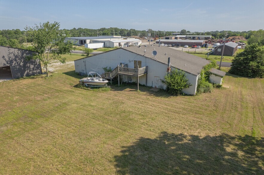 More Photos Of 841 Frances Ave, Neosho Flex For Sale
