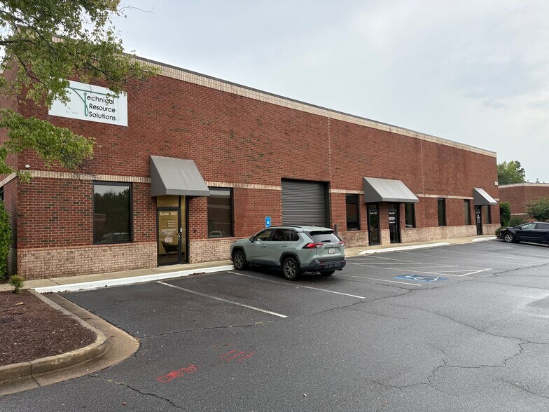 More Photos Of 120 Arnold Mill Park, Woodstock Light Distribution For Lease