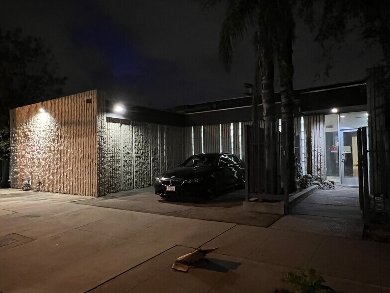 More Photos Of 5721 Cahuenga Blvd, North Hollywood Warehouse For Lease